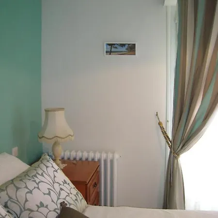 Chambres D'hotes Vignoble Ocean Bed & Breakfast La Brede